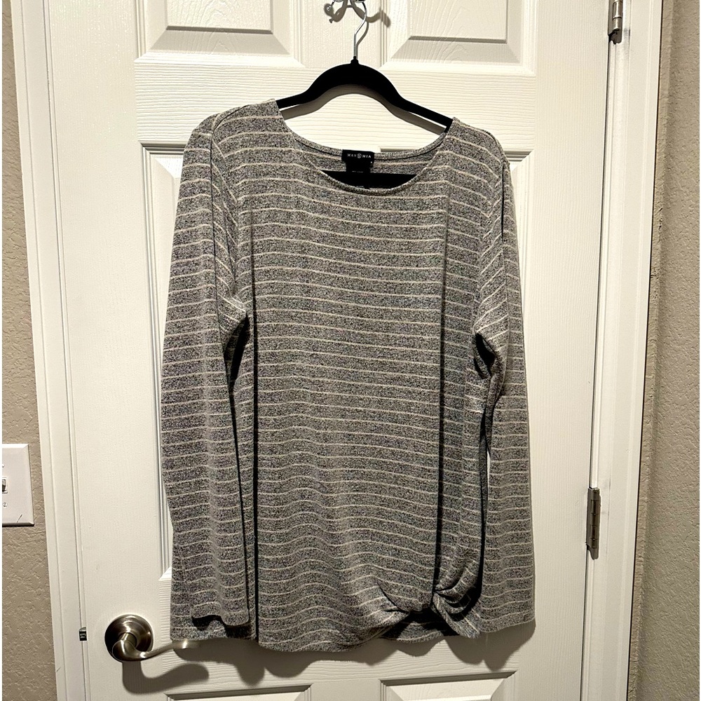 Max & Mia gray stripped soft long sleeve lightweight Sweater. Size XL